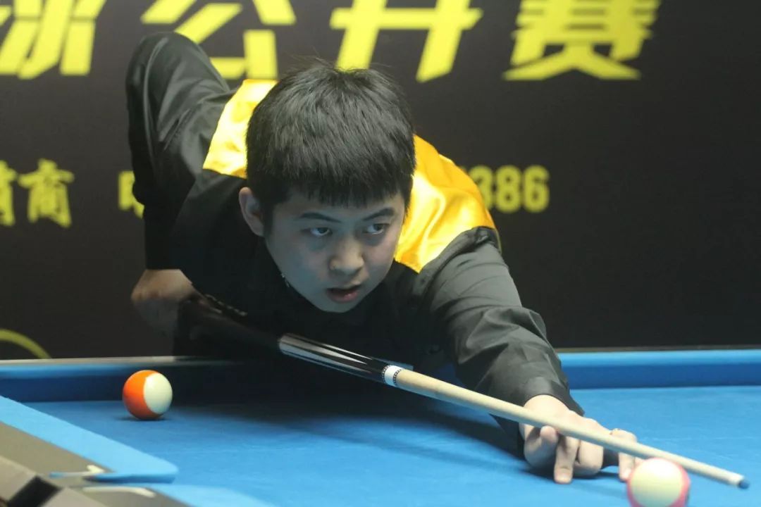 而锋线球员 而锋线球员